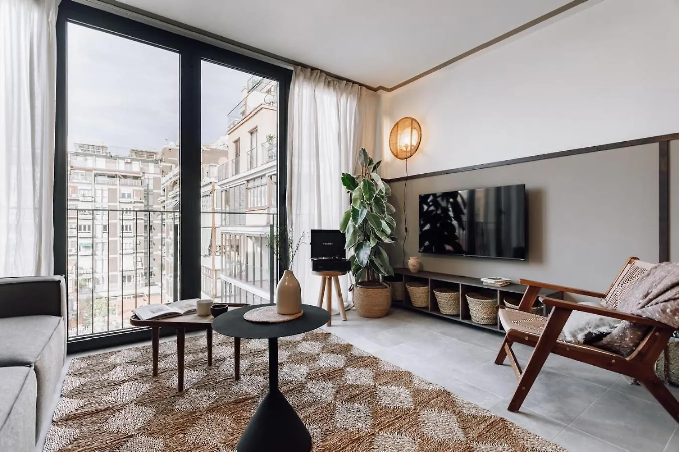 Apartment Botijo - 2 Bedrooms In Eixample Esquerra Barcelona