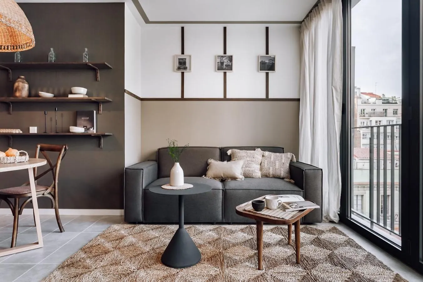 Botijo - 2 Bedrooms In Eixample Esquerra Barcelona
