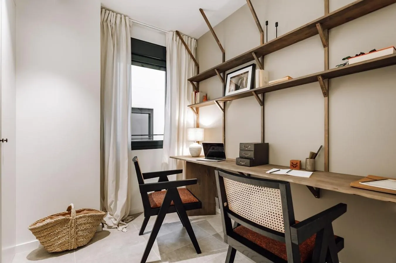 Botijo - 2 Bedrooms In Eixample Esquerra Barcelona 0*,  Spain